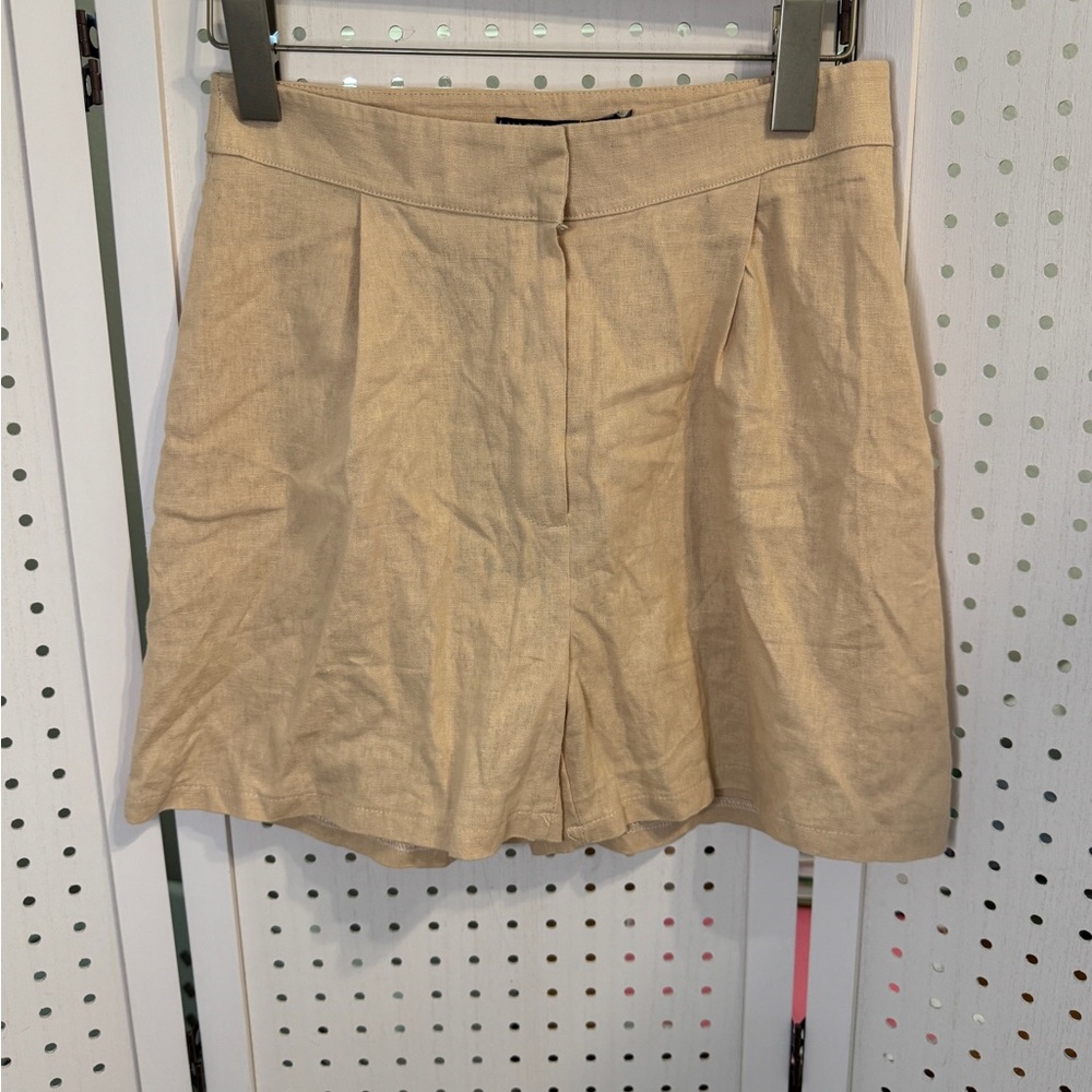 Nasty Gal Linen-Blend Pleated Shorts – Beige – Size 4 🐿️
